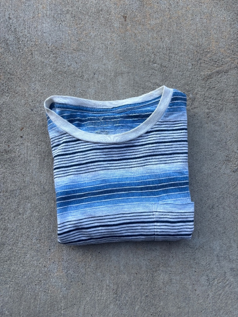 American Eagle Mens Blue Striped T Shirt